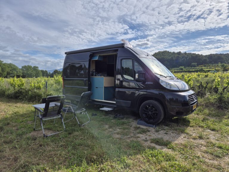 Fiat Ducato L2H2 camper op avontuur in de wijngaarden van Frankrijk